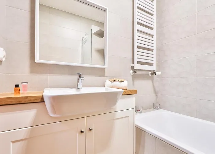 Kasprzaka 29c I Trzy I Garaz I By Perfect 218 * ורשה